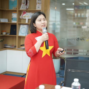 Nguyễn Hồng Ngọc Là Ai? Người Phụ Nữ Giúp Tôi Nhìn Lại Cách Mình Làm Mẹ