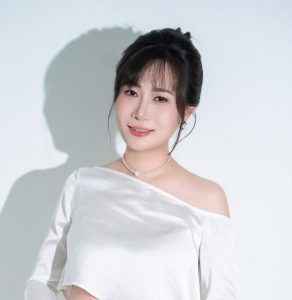 HỒNG NHUNG LAPARI – NGƯỜI PHỤ NỮ KHIẾN TÔI NHÌN LẠI CÁCH MÌNH LÀM VIỆC, LÀM KINH DOANH VÀ LÀM PHỤ