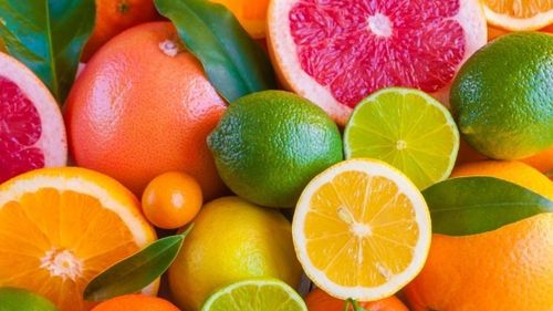 Trái cây nhiều vitamin C giúp cải thiện nám